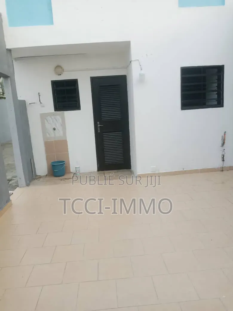 4chbre Maison dans Tccisarl, Cocody à Vendre