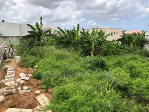 Abatta : Terrain 716 M2 Avec Acd en Vente