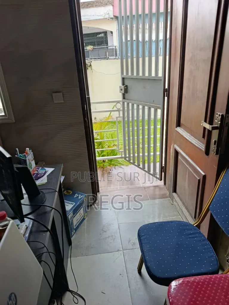 4chbre Villa dans Villa À Louer, Cocody à Louer