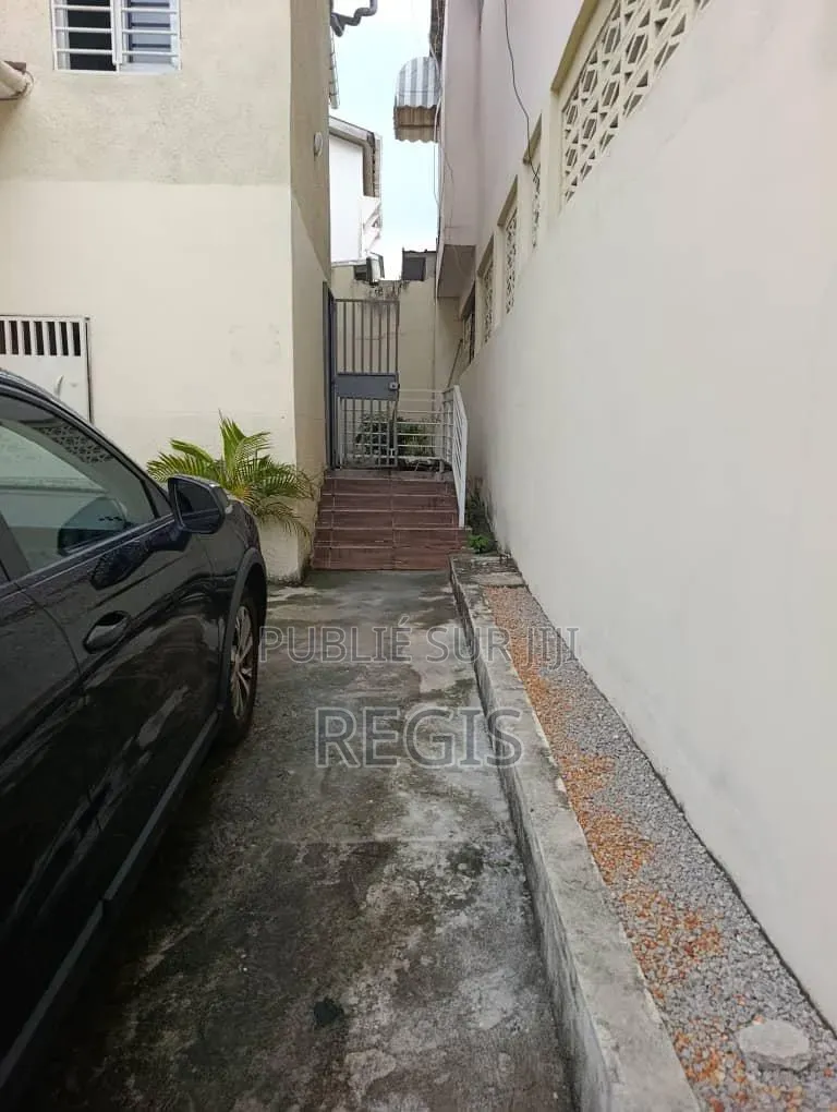 4chbre Villa dans Villa À Louer, Cocody à Louer