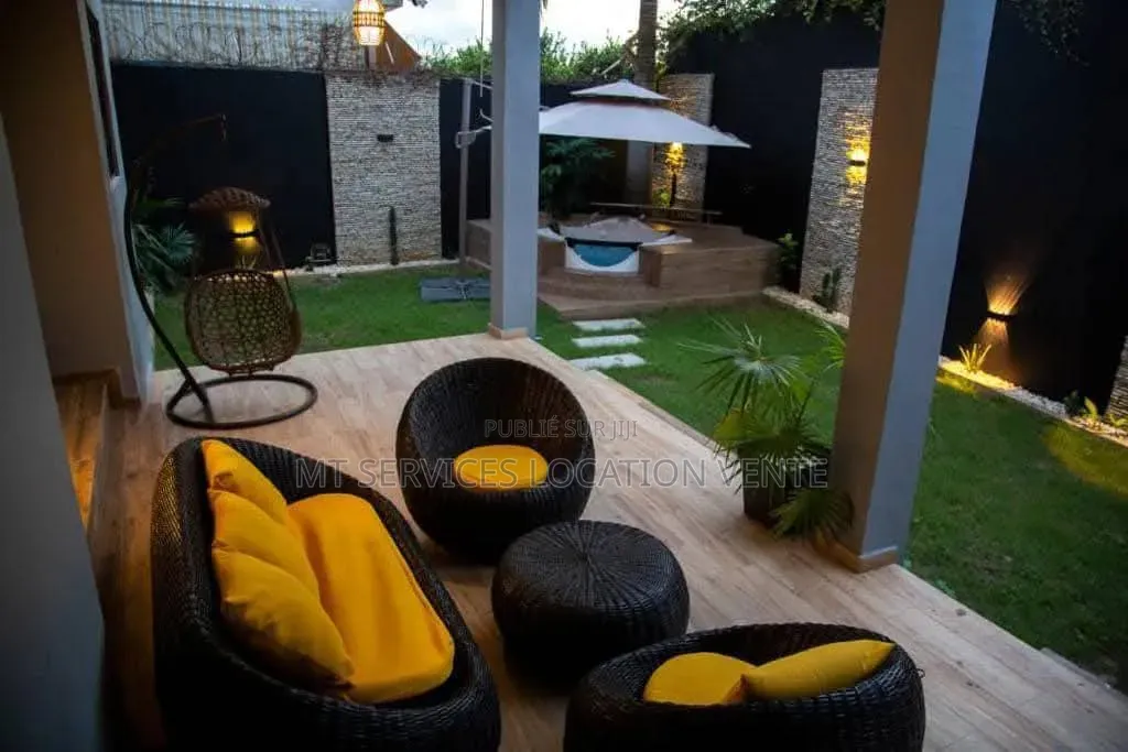 Meublé 3chbre Villa dans Mt Services Location, Cocody à Louer