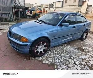 BMW 318i 2016 Bleu