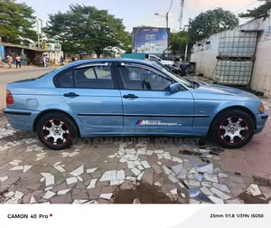 BMW 318i 2016 Bleu