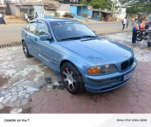BMW 318i 2016 Bleu