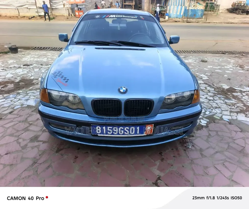 BMW 318i 2016 Bleu
