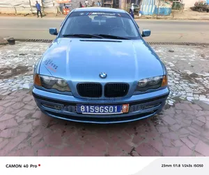 BMW 318i 2016 Bleu