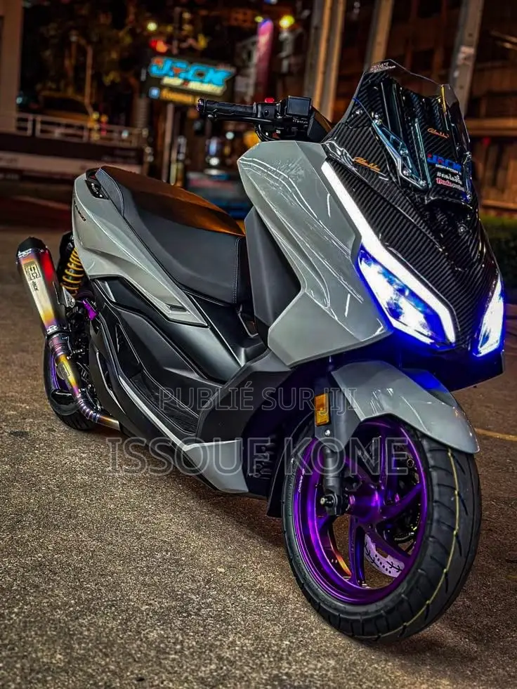 Nouveau TVS HLX 125 2026 Blanc