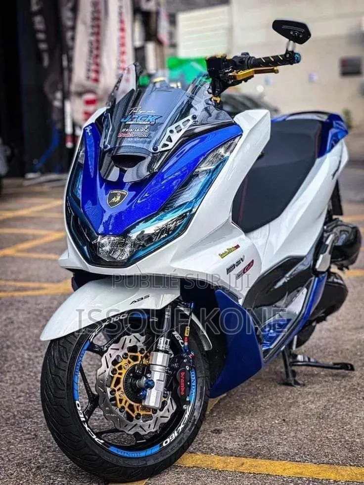 Nouveau TVS HLX 125 2026 Blanc