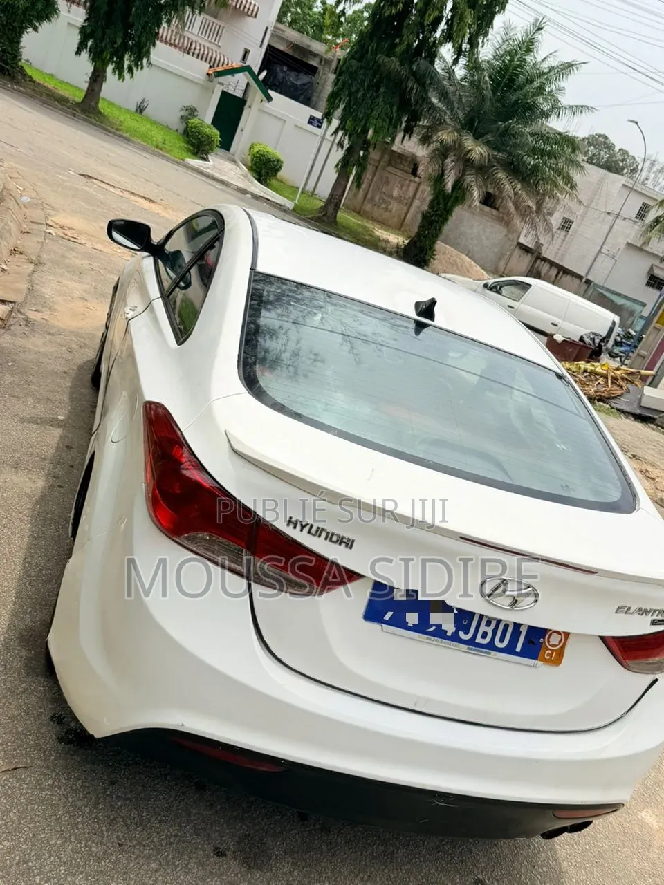 Hyundai Elantra GLS Sedan FWD (1.8L 4cyl 6A) 2013 Blanc