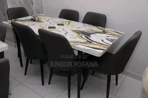 Table a Mangé Disponible