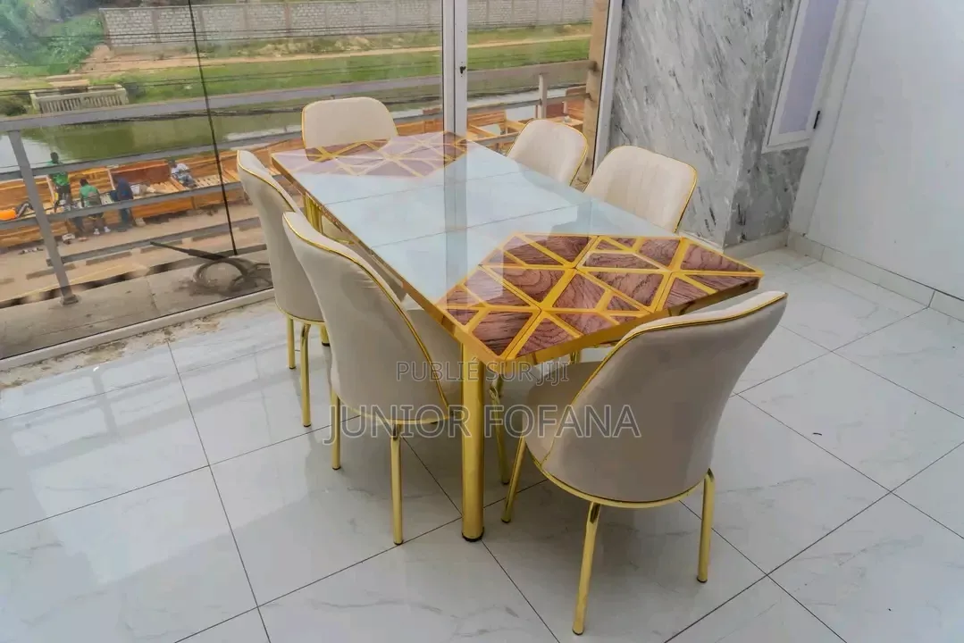 Table a Mangé Disponible