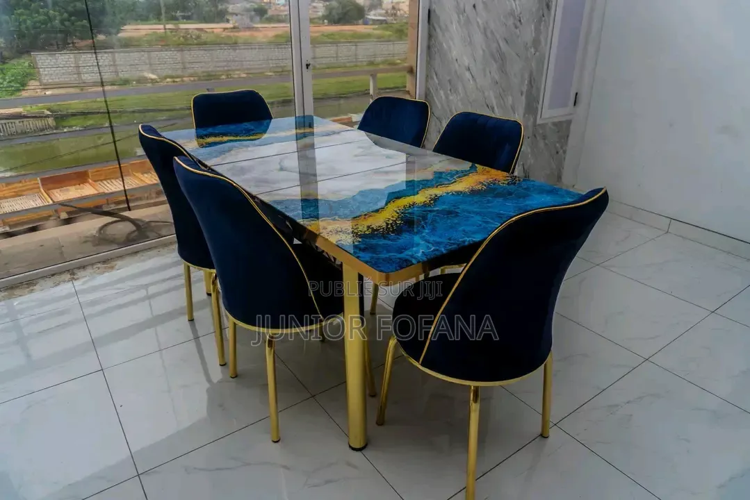 Table a Mangé Disponible