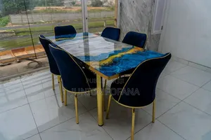 Table a Mangé Disponible