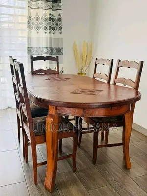 Table a Mangé Disponible