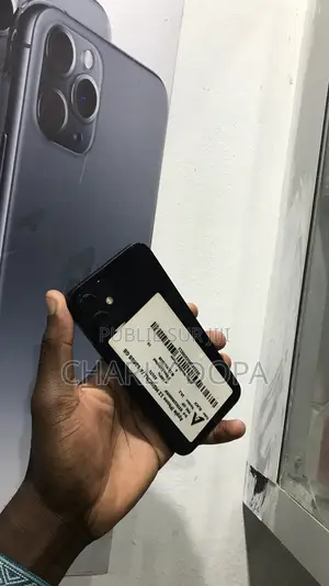 Apple iPhone 12 64 GB Noir