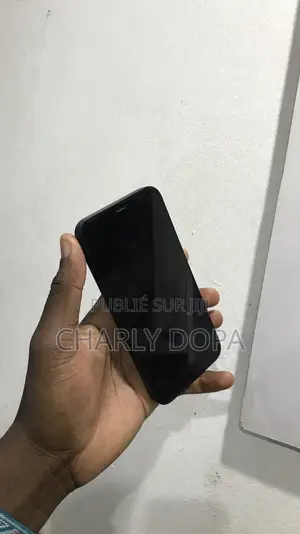 Apple iPhone 12 64 GB Noir
