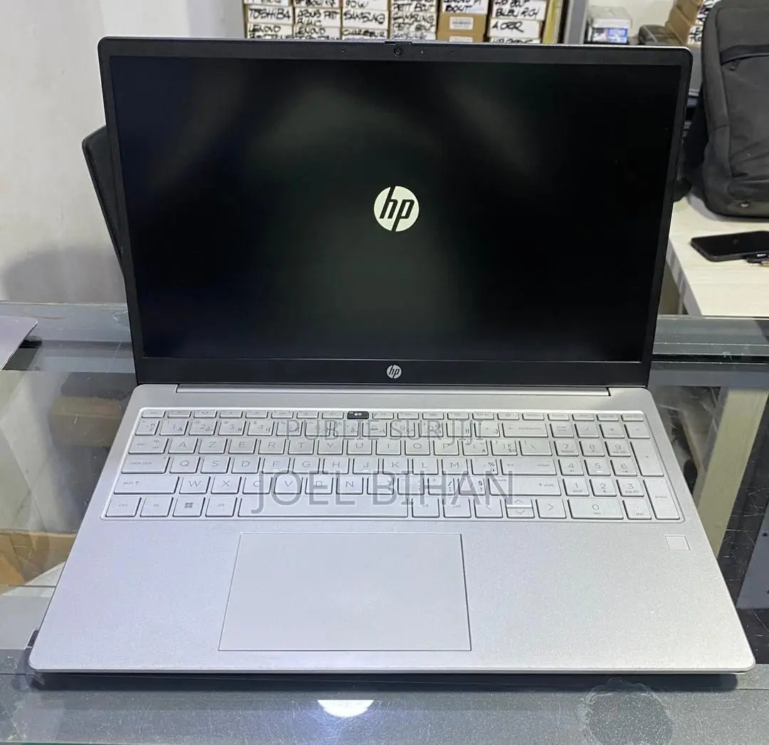 Ordinateur portable HP 240 G6 16GB Intel Core i5 SSD 512GB