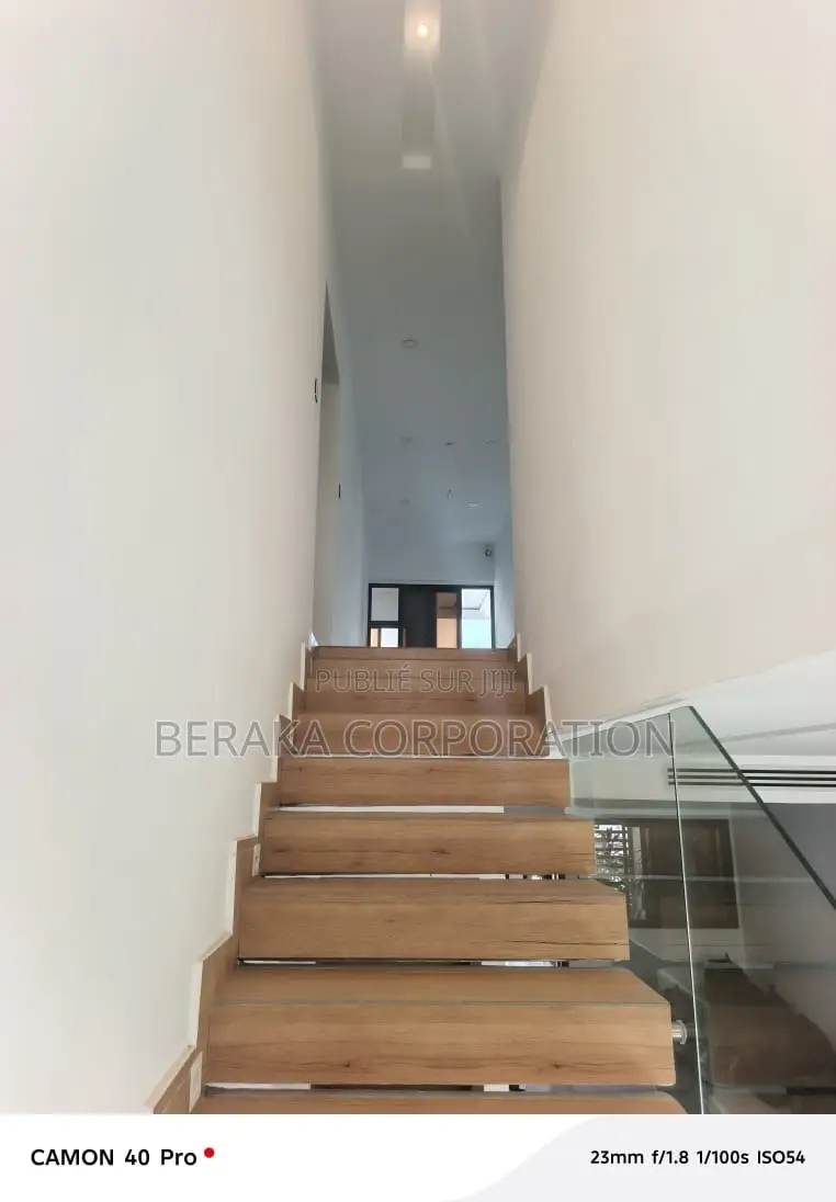 5chbre Duplex dans Beraka Corporation, Bingerville à Louer