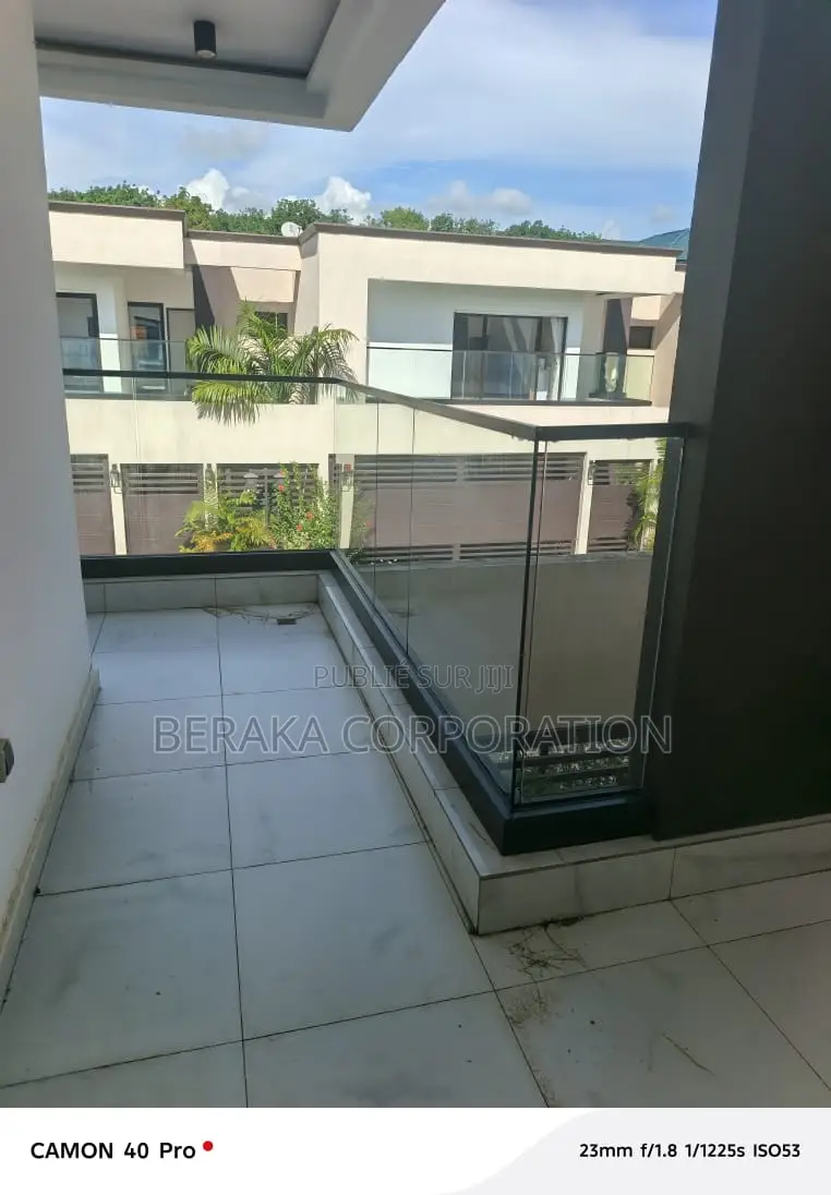 5chbre Duplex dans Beraka Corporation, Bingerville à Louer