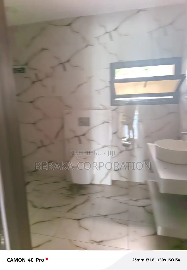 5chbre Duplex dans Beraka Corporation, Bingerville à Louer