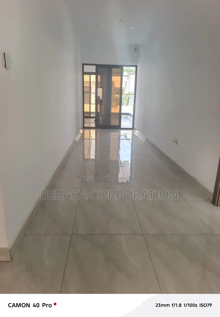 5chbre Duplex dans Beraka Corporation, Bingerville à Louer