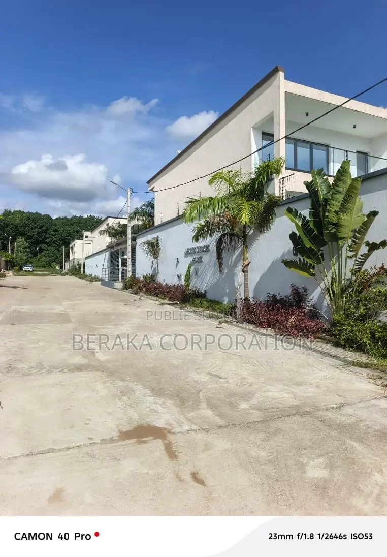5chbre Duplex dans Beraka Corporation, Bingerville à Louer