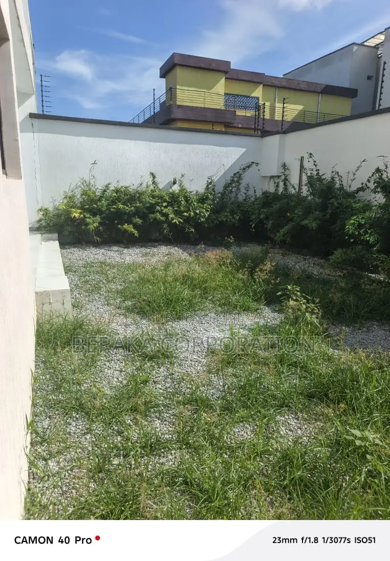 5chbre Duplex dans Beraka Corporation, Bingerville à Louer