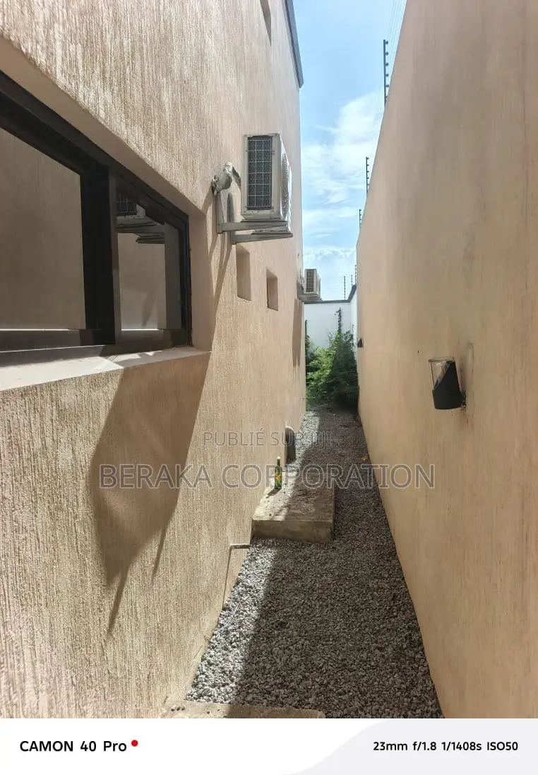 5chbre Duplex dans Beraka Corporation, Bingerville à Louer