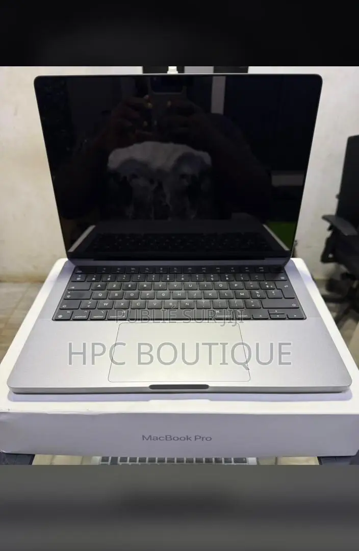 Nouveau Apple MacBook Pro 2023 M2 32GB Apple M2 SSD 1T