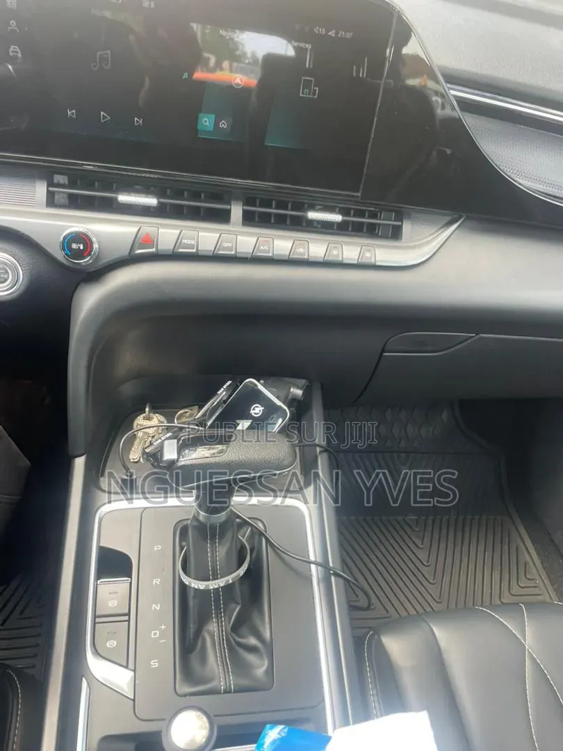 Bestune T77 1.2 FWD 2022 Gris
