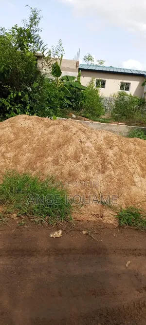 Terrain 600m2 Avec Acd en Vente À Grand Lahou