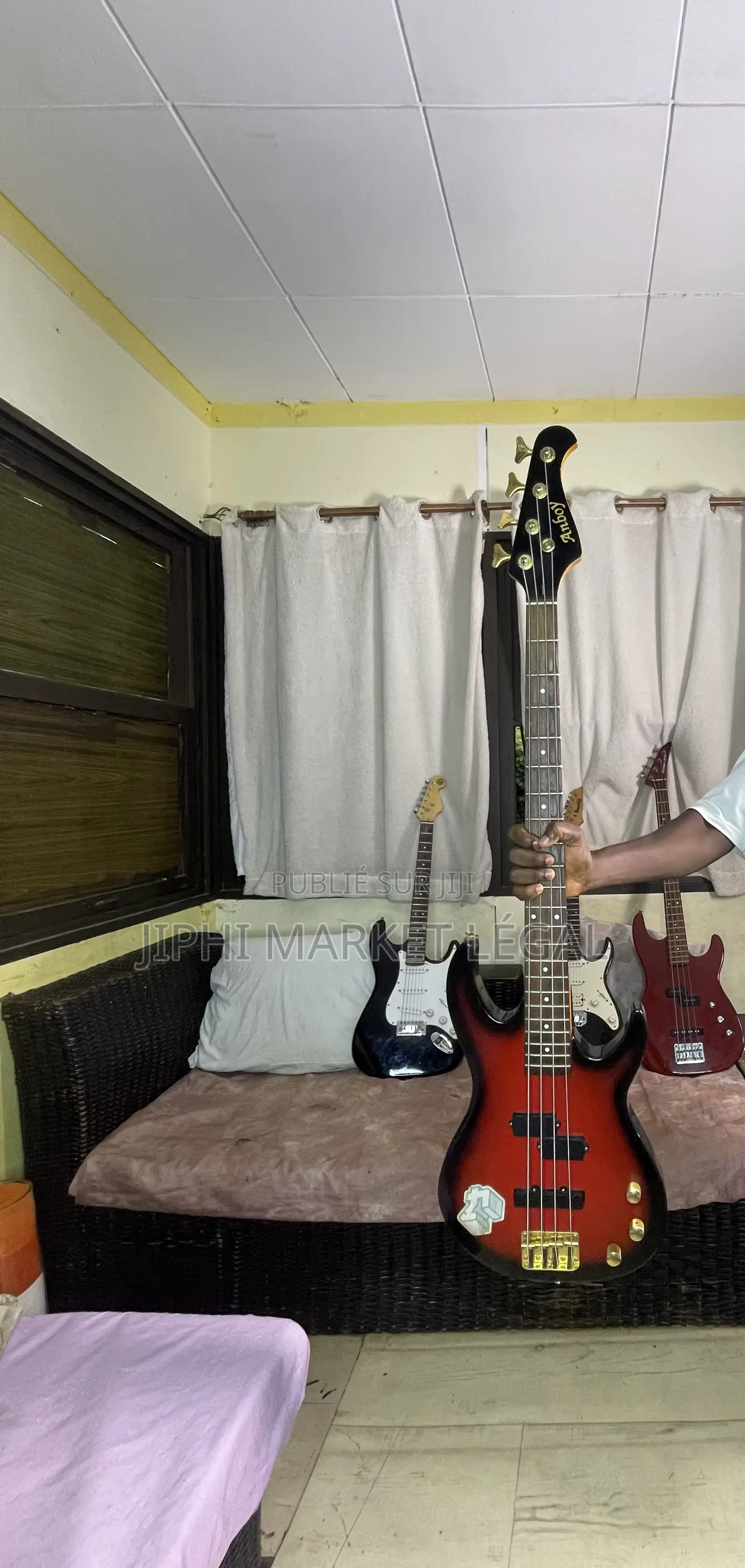 Guitare Importé Basse 4 Cordes Casi Neuf