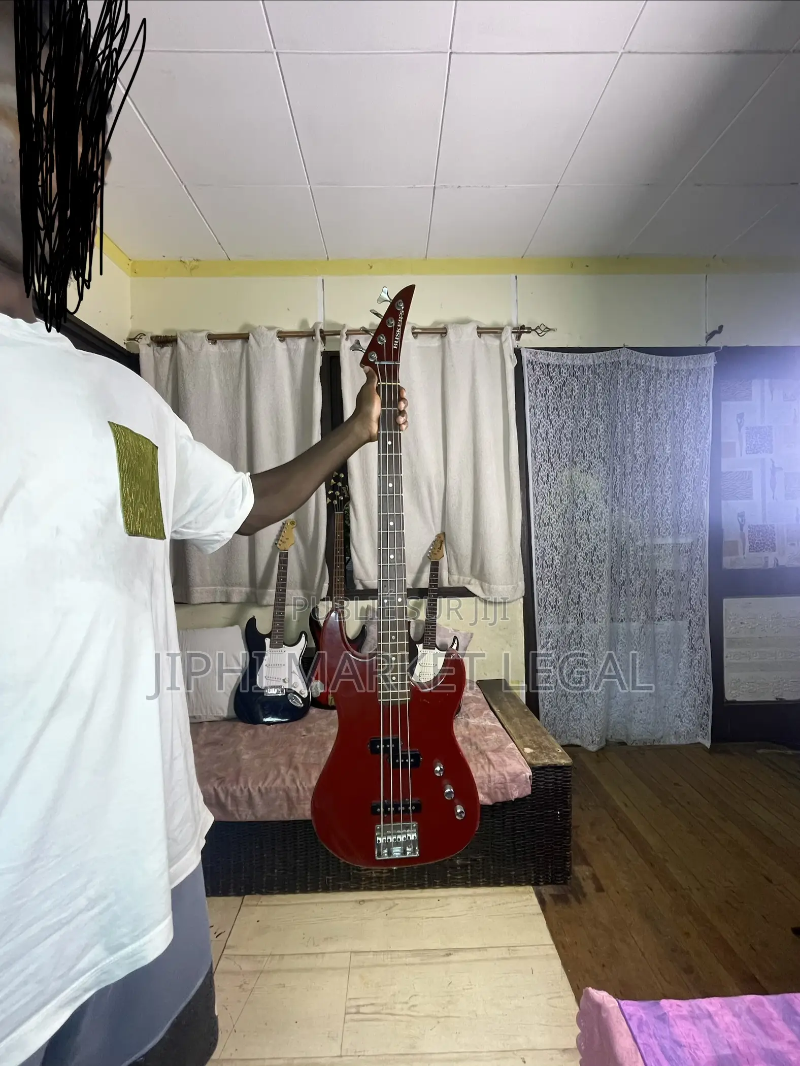 Guitare Basse Original Et Moins Chère