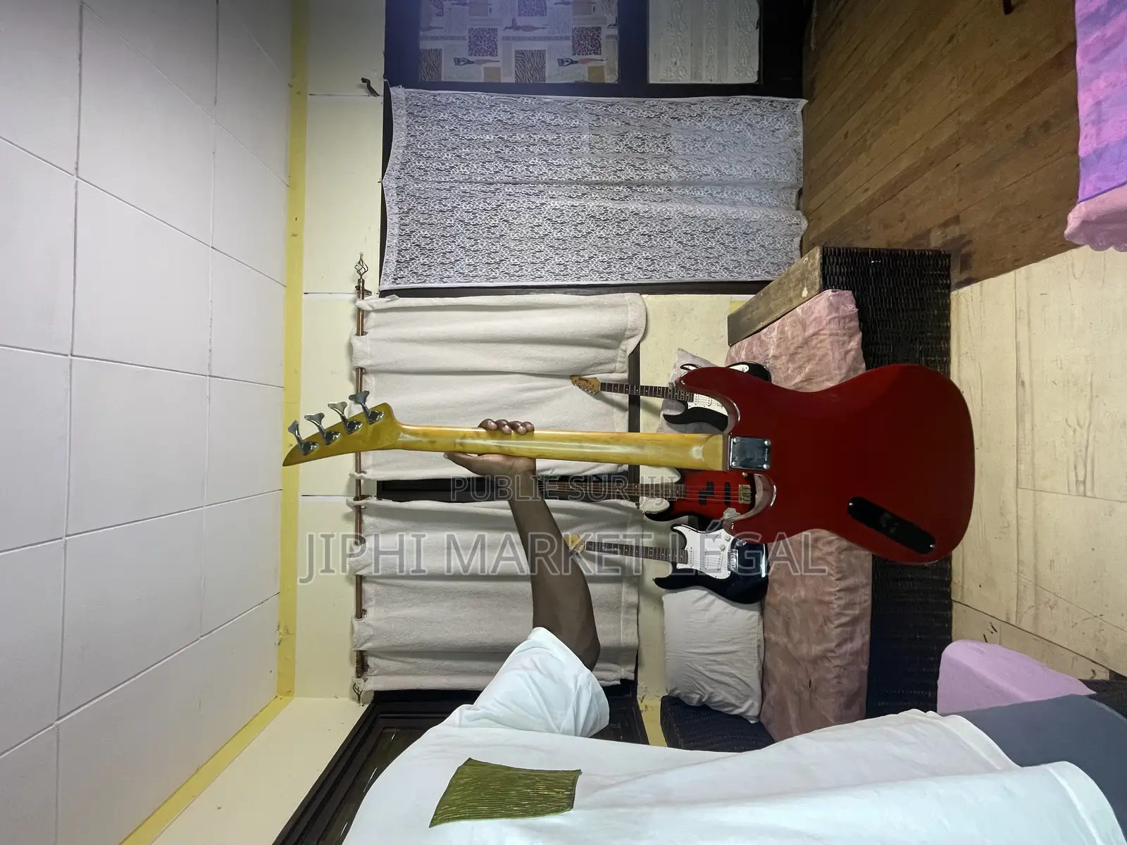 Guitare Basse Original Et Moins Chère