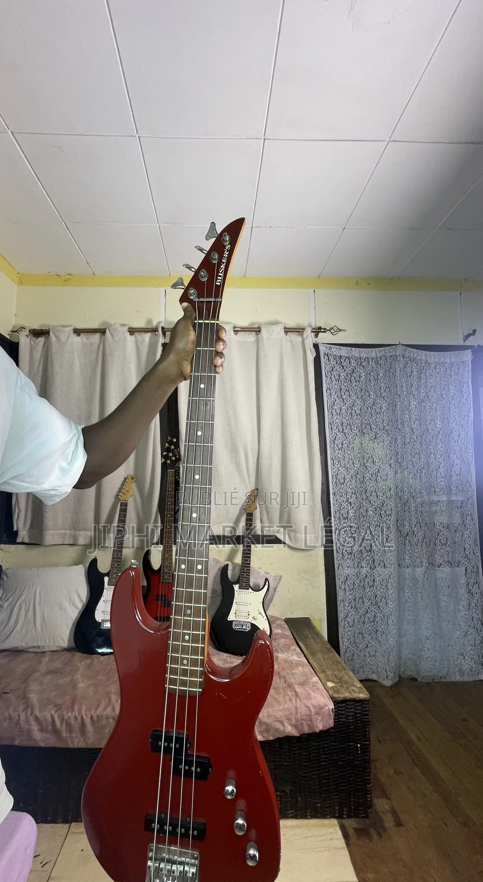 Guitare Basse Original Et Moins Chère