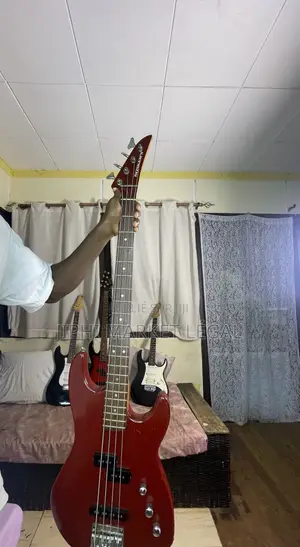 Guitare Basse Original Et Moins Chère