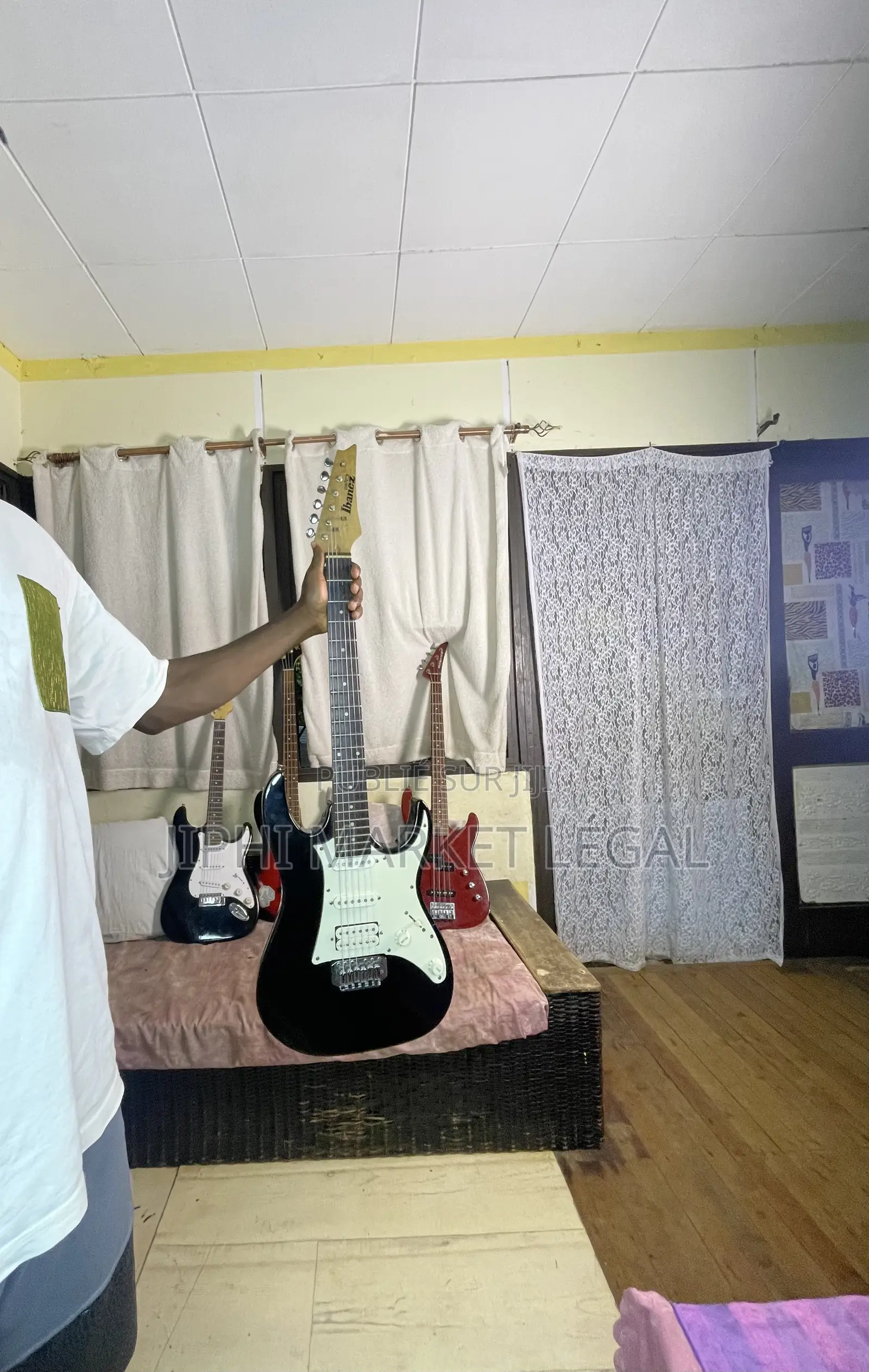 Guitare Solo Électrique Moins Chère D’Origine
