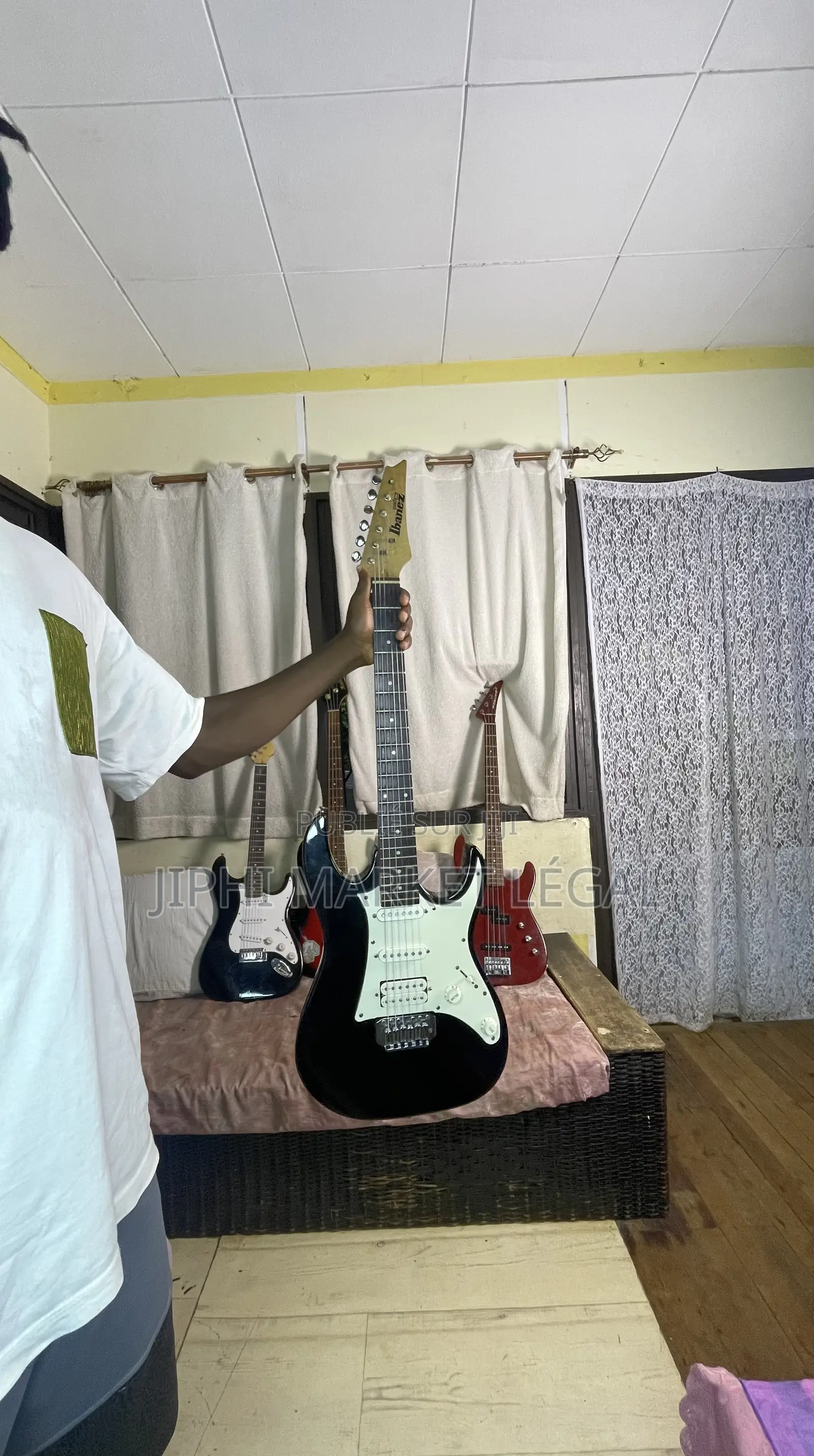 Guitare Solo Électrique Moins Chère D’Origine