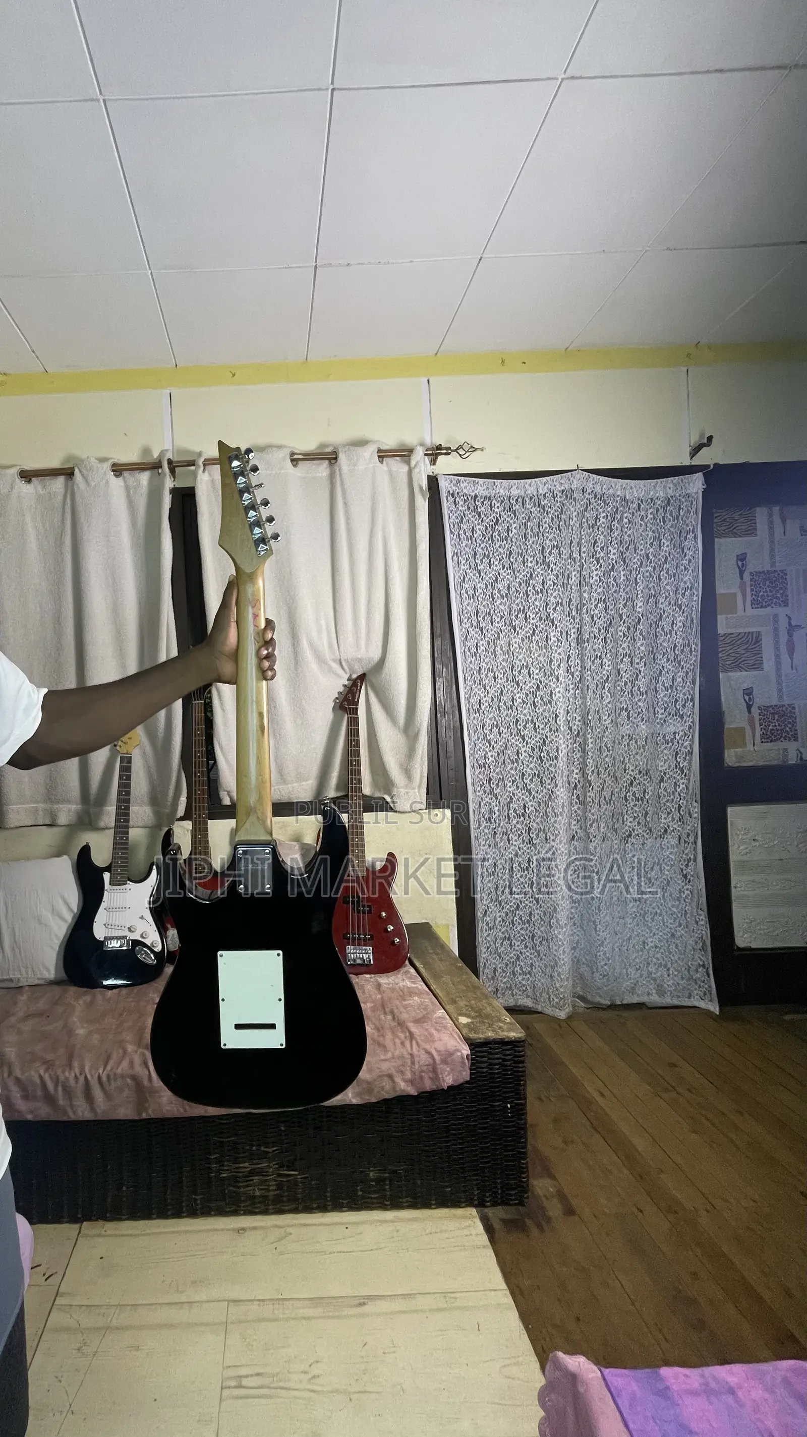 Guitare Solo Électrique Moins Chère D’Origine