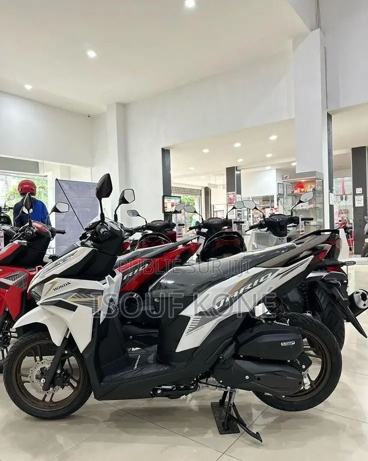 Nouveau TVS HLX 125 2025 Noir