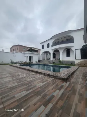 8chbre Duplex dans Huga Diamesso, Cocody à Louer