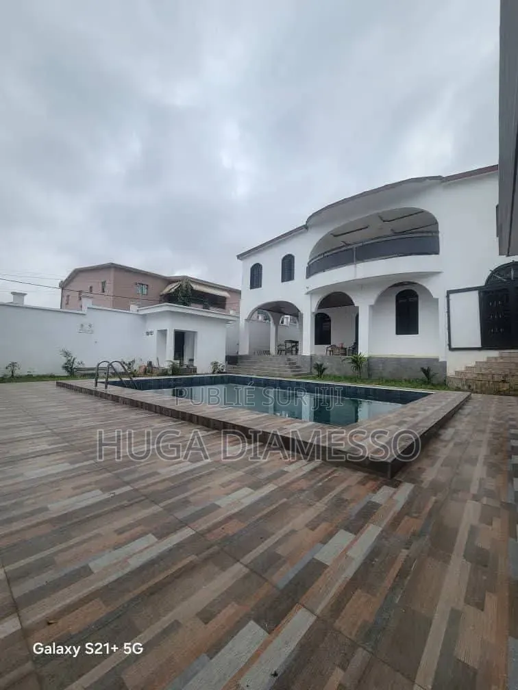 8chbre Duplex dans Huga Diamesso, Cocody à Louer