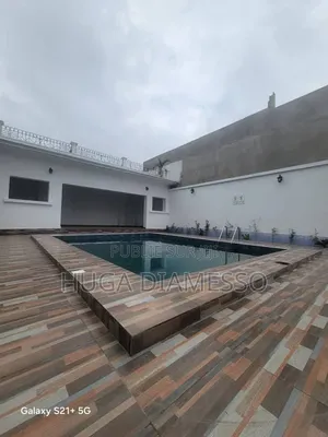 8chbre Duplex dans Huga Diamesso, Cocody à Louer