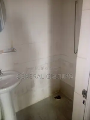 1chbre Appartement dans Presse Immobiliere D, Cocody à Louer