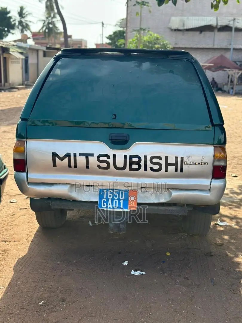 Mitsubishi L200 Club Cab 2.2 4WD 2017 Vert