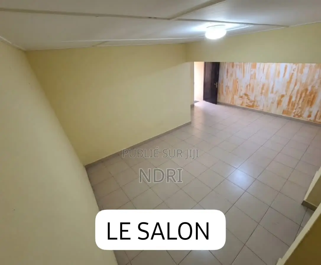 4chbre Villa dans Bulding House, Yopougon à Vendre