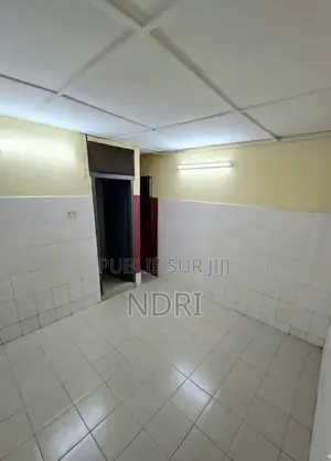 4chbre Villa dans Bulding House, Yopougon à Vendre