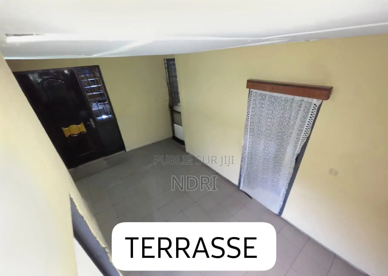4chbre Villa dans Bulding House, Yopougon à Vendre