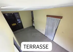 4chbre Villa dans Bulding House, Yopougon à Vendre