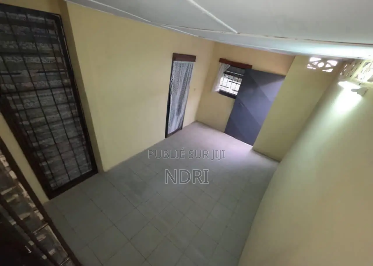 4chbre Villa dans Bulding House, Yopougon à Vendre